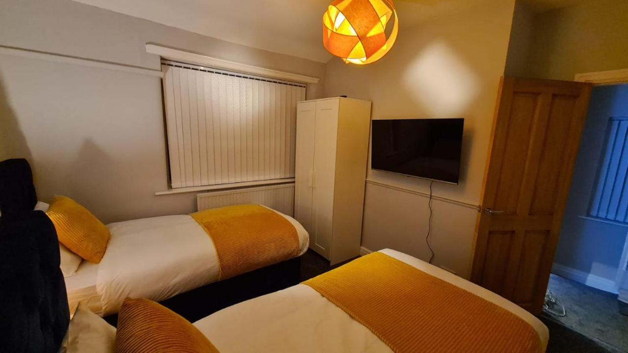 Stunning Holiday Home. Free Parking. マンチェスター エクステリア 写真