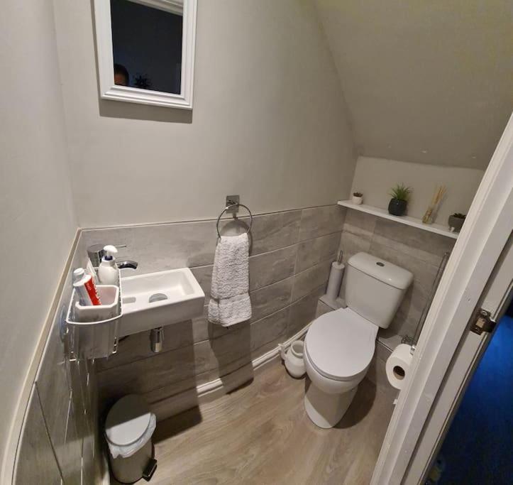 Stunning Holiday Home. Free Parking. マンチェスター エクステリア 写真