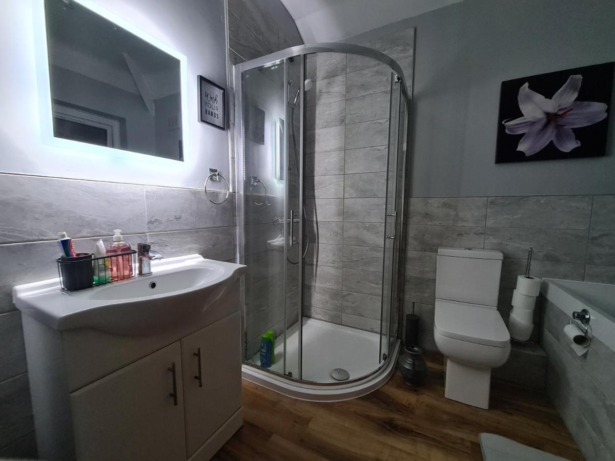 Stunning Holiday Home. Free Parking. マンチェスター エクステリア 写真