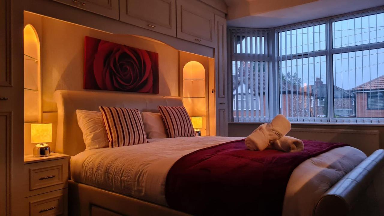 Stunning Holiday Home. Free Parking. マンチェスター エクステリア 写真